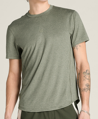 M EVERYDAY PERFORMANCE TEE VETIVER